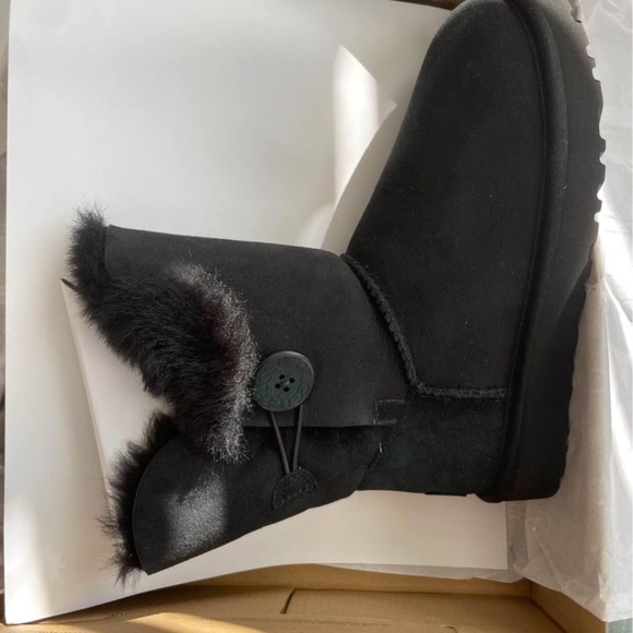 NEW 6 AUTHENTIC UGG Women's Bailey Button II Boot, Black, 6 - Picture 5 of 10